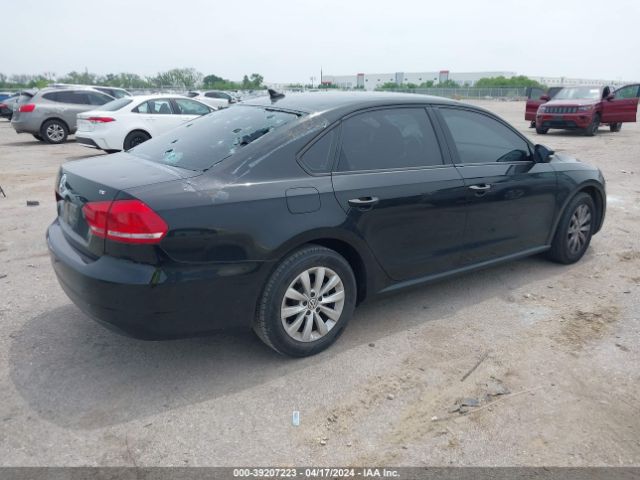 1VWAT7A31FC082855 Volkswagen Passat 1.8t S