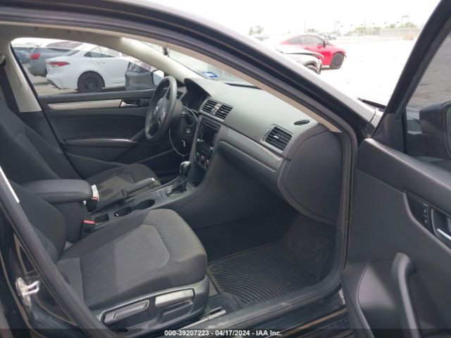 1VWAT7A31FC082855 Volkswagen Passat 1.8t S