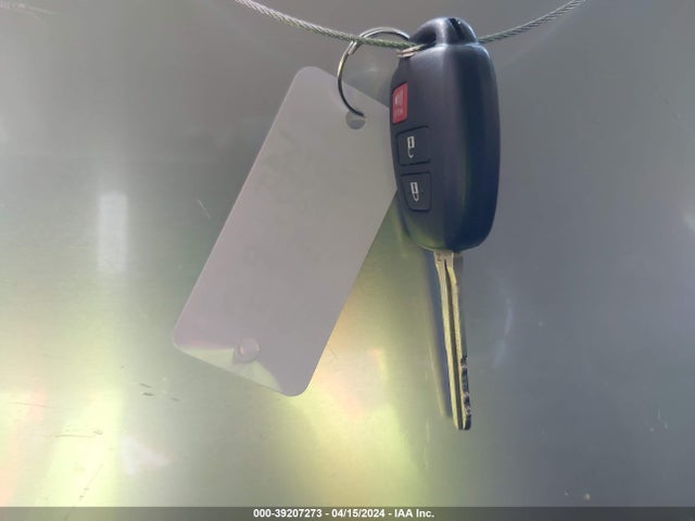 Toyota RAV4 LE 2015 JTMZFREV7FJ044711 Image 11