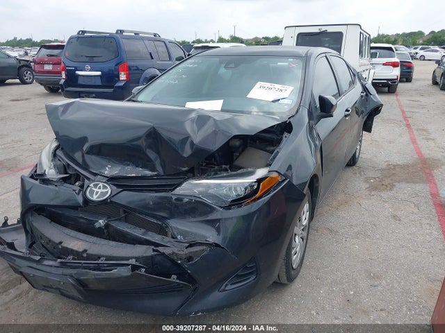 Toyota COROLLA LE 2018 5YFBURHEXJP839047 Image 2