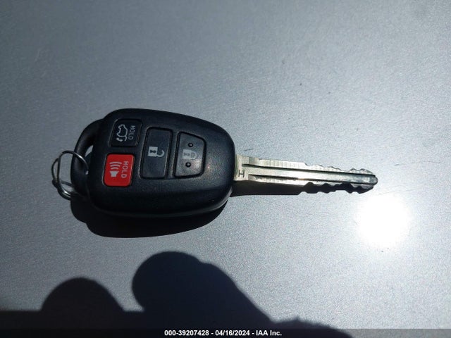 Toyota Rav4 Xle 2017 JTMRFREV9HD202435 Image 11