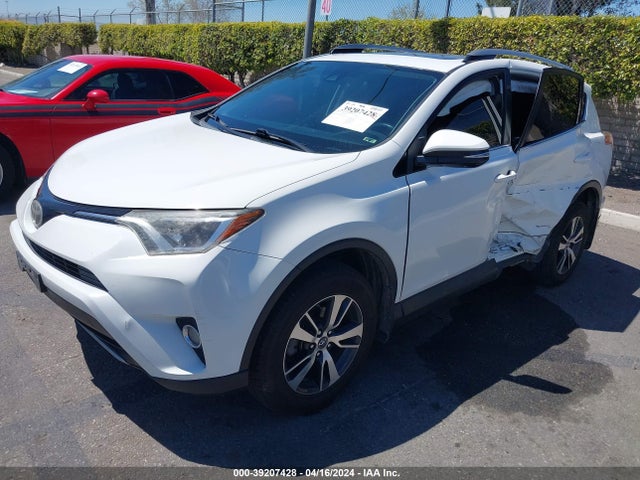 Toyota Rav4 Xle 2017 JTMRFREV9HD202435 Image 2