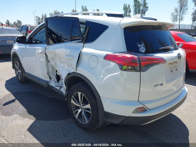 Toyota Rav4 Xle 2017 JTMRFREV9HD202435 Image 3
