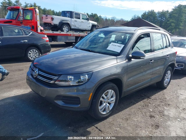 WVGBV7AX8GW581457 Volkswagen TIGUAN S