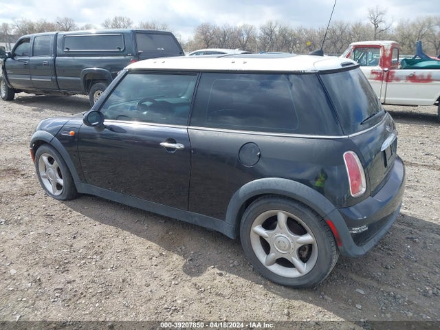 2006 MINI COOPER WMWRC33556TJ74027 Photo 2