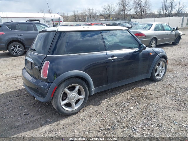 2006 MINI COOPER WMWRC33556TJ74027 Photo 3