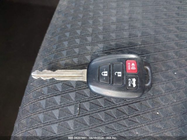 4T1BF1FK0FU934081 Toyota CAMRY SE