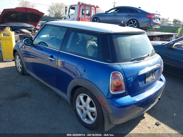 2008 MINI COOPER WMWMF33588TT60858 Photo 2