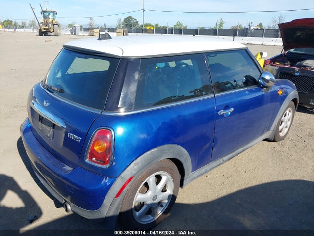 2008 MINI COOPER WMWMF33588TT60858 Photo 3