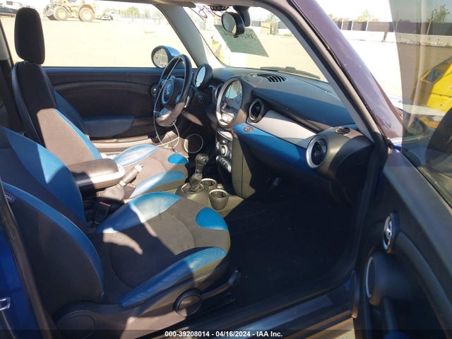 2008 MINI COOPER WMWMF33588TT60858 Photo 4