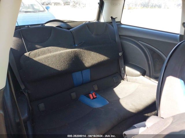 2008 MINI COOPER WMWMF33588TT60858 Photo 7