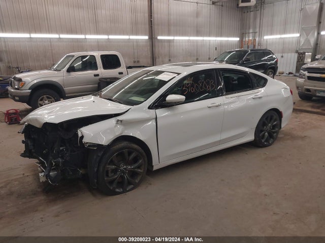 Chrysler 200 S 2015 1C3CCCDG9FN544137 Image 2