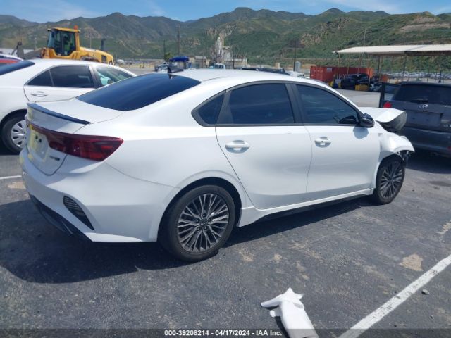 3KPF54AD3NE512726 KIA Forte Gt Line
