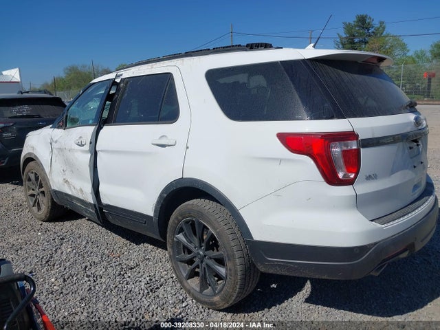 Ford EXPLORER XLT 2018 1FM5K8D84JGB83034 Image 3