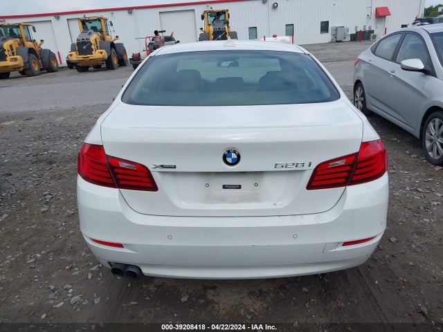 BMW 528i Xdrive 2014 WBA5A7C57ED614902 Image 17