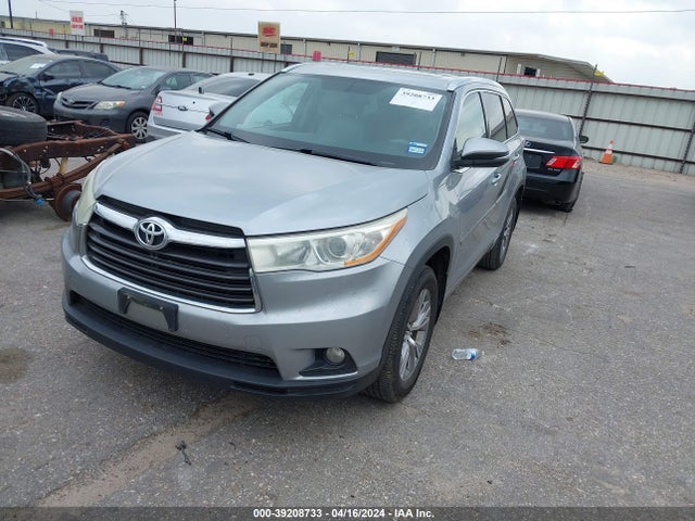 Toyota Highlander Xle V6 2014 5TDKKRFH3ES037150 Image 2