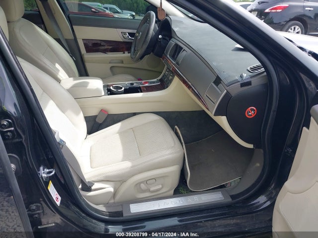 2010 JAGUAR XF SAJWA0GB0ALR62282 Photo 4
