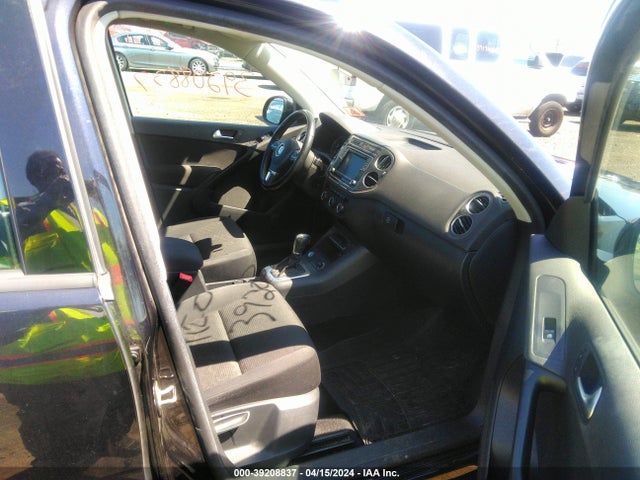 WVGAV7AX9HK055066 Volkswagen Tiguan 2.0t/2.0t S