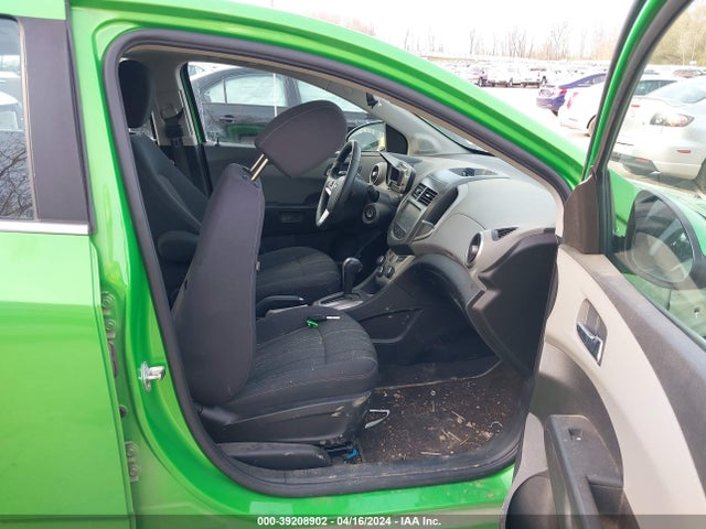 Chevrolet Sonic Lt Auto 2015 1G1JC6SB9F4114246 Image 5