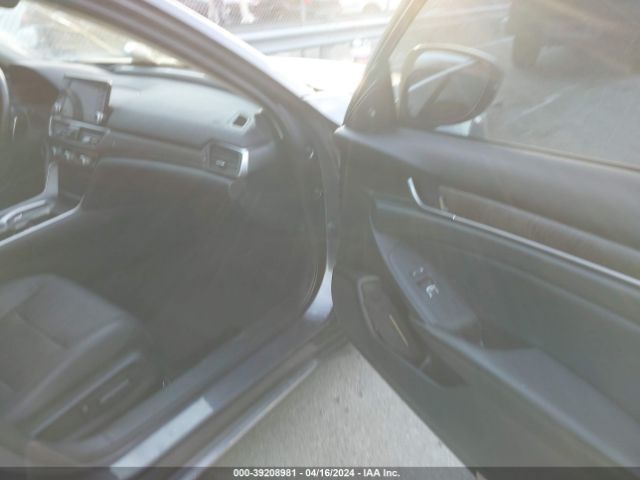 1HGCV2F98JA031901 Honda Accord Touring 2.0t