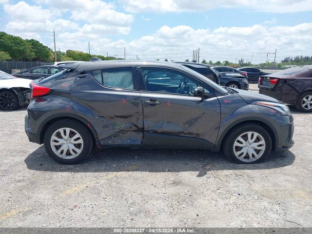 Toyota C-HR LE 2021 NMTKHMBX6MR125945 Image 13
