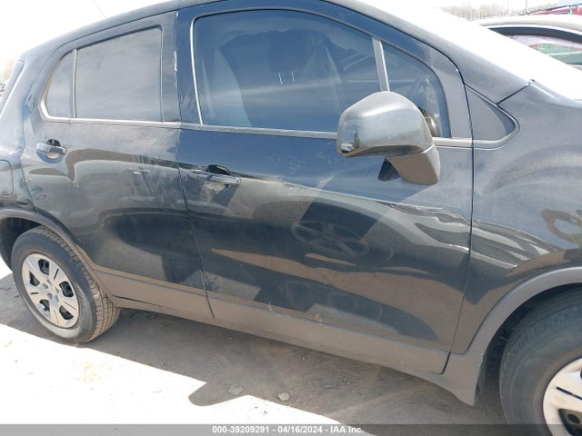 Chevrolet TRAX LS 2018 3GNCJKSB1JL305880 Image 13