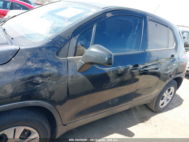 Chevrolet TRAX LS 2018 3GNCJKSB1JL305880 Image 14