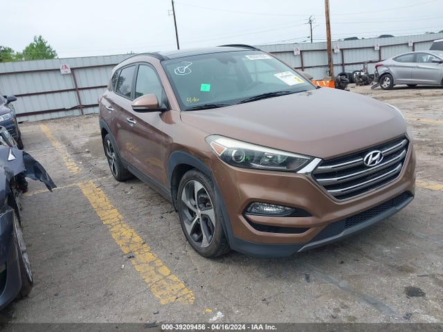 2016 KM8J33A22GU085127 main image