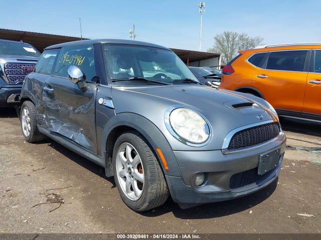 2008 MINI COOPER S WMWMF735X8TV33481 Photo 0