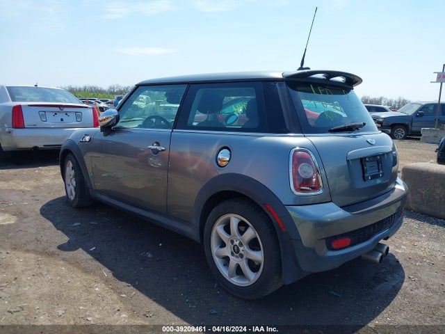 2008 MINI COOPER S WMWMF735X8TV33481 Photo 2