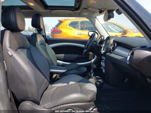2008 MINI COOPER S WMWMF735X8TV33481 Photo 4