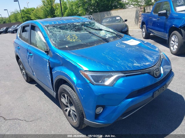 Toyota Rav4 Xle 2017 JTMWFREV3HJ718181 Image 1