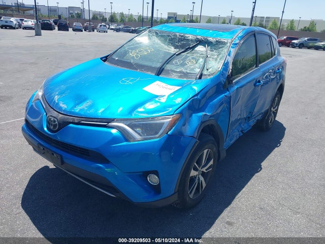 Toyota Rav4 Xle 2017 JTMWFREV3HJ718181 Image 2