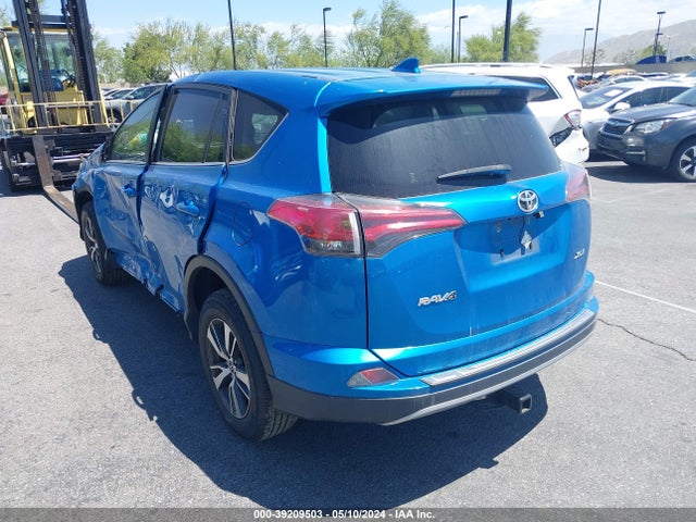 Toyota Rav4 Xle 2017 JTMWFREV3HJ718181 Image 3