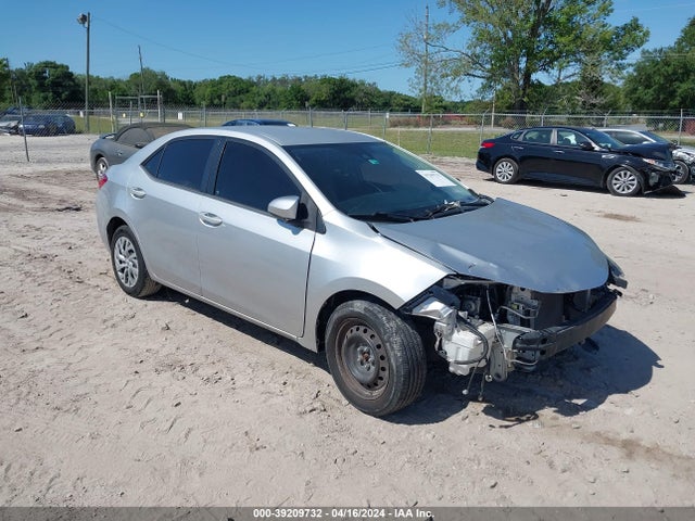 Toyota COROLLA LE 2017 2T1BURHE4HC895897 zdjęcie główne