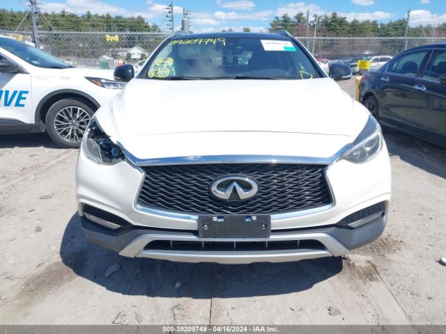 SJKCH5CR2HA025451 Infiniti Qx30 Premium