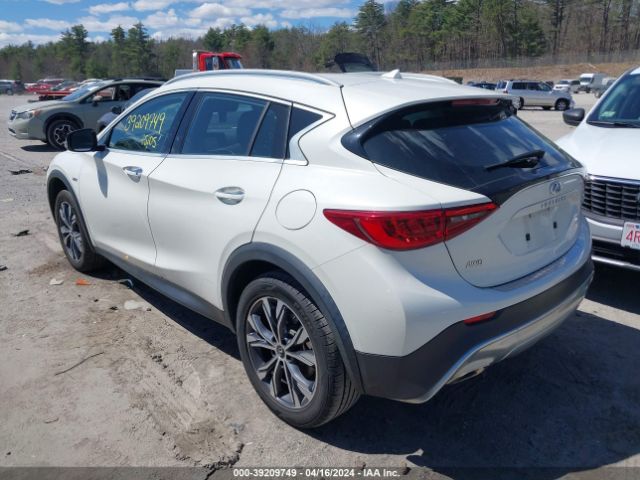 SJKCH5CR2HA025451 Infiniti Qx30 Premium