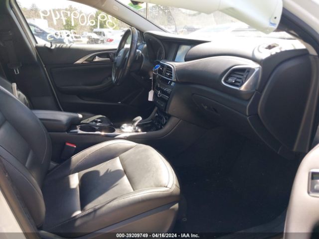 SJKCH5CR2HA025451 Infiniti Qx30 Premium