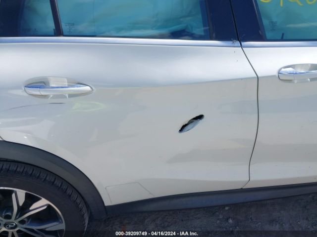 SJKCH5CR2HA025451 Infiniti Qx30 Premium