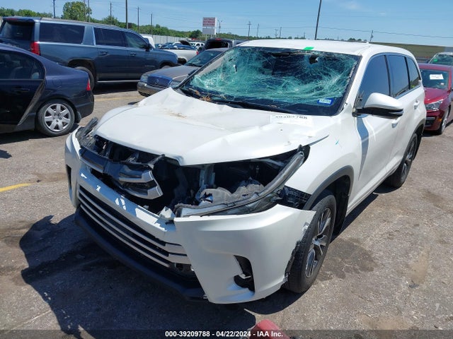 Toyota Highlander Le Plus 2017 5TDZZRFH0HS195492 Image 2