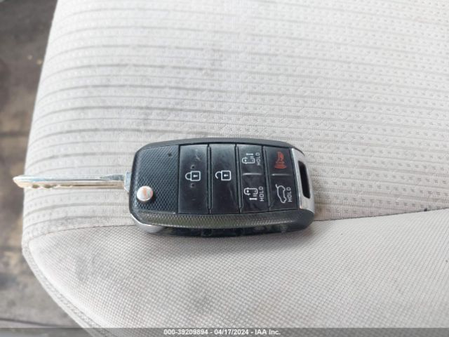 KNDMB5C11G6085936 KIA SEDONA LX