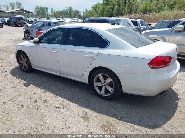 1VWBT7A33EC063243 Volkswagen Passat 1.8t Se