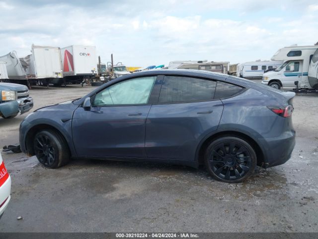 7SAYGDEE2NF389696 Tesla Model Y Long Range Dual Motor All-wheel Drive
