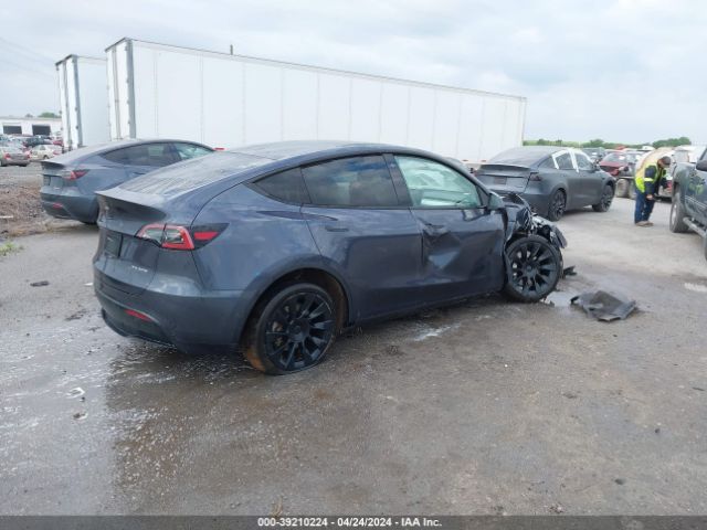 7SAYGDEE2NF389696 Tesla Model Y Long Range Dual Motor All-wheel Drive