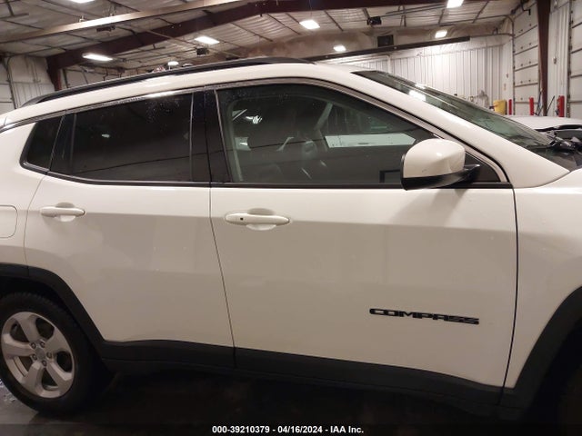 3C4NJCBB3JT300607 Jeep Compass Latitude Fwd
