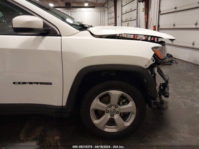 3C4NJCBB3JT300607 Jeep Compass Latitude Fwd