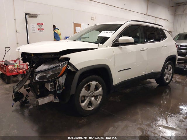 3C4NJCBB3JT300607 Jeep Compass Latitude Fwd