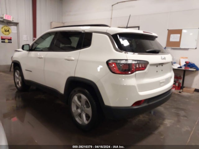 3C4NJCBB3JT300607 Jeep Compass Latitude Fwd