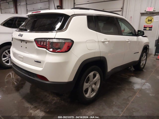 3C4NJCBB3JT300607 Jeep Compass Latitude Fwd