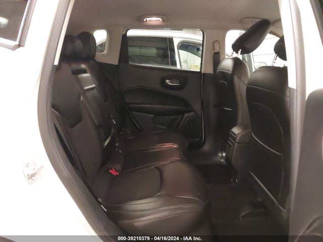3C4NJCBB3JT300607 Jeep Compass Latitude Fwd